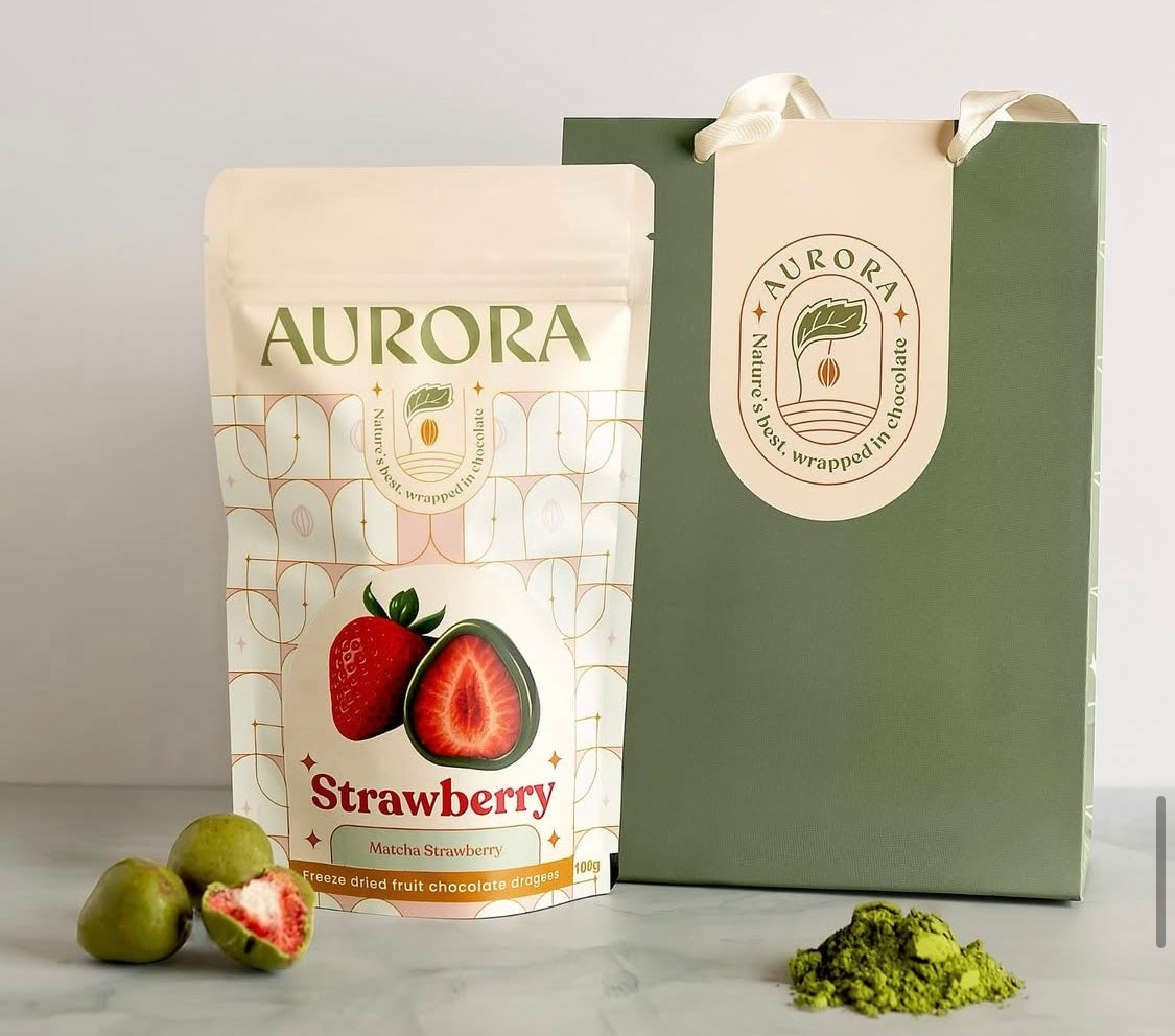 Aurora matcha chocolate freeze dried strawberry dragee حلوى الفراولة المجففة بالتجميد بنكهة شوكولاتة ماتشا أورورا