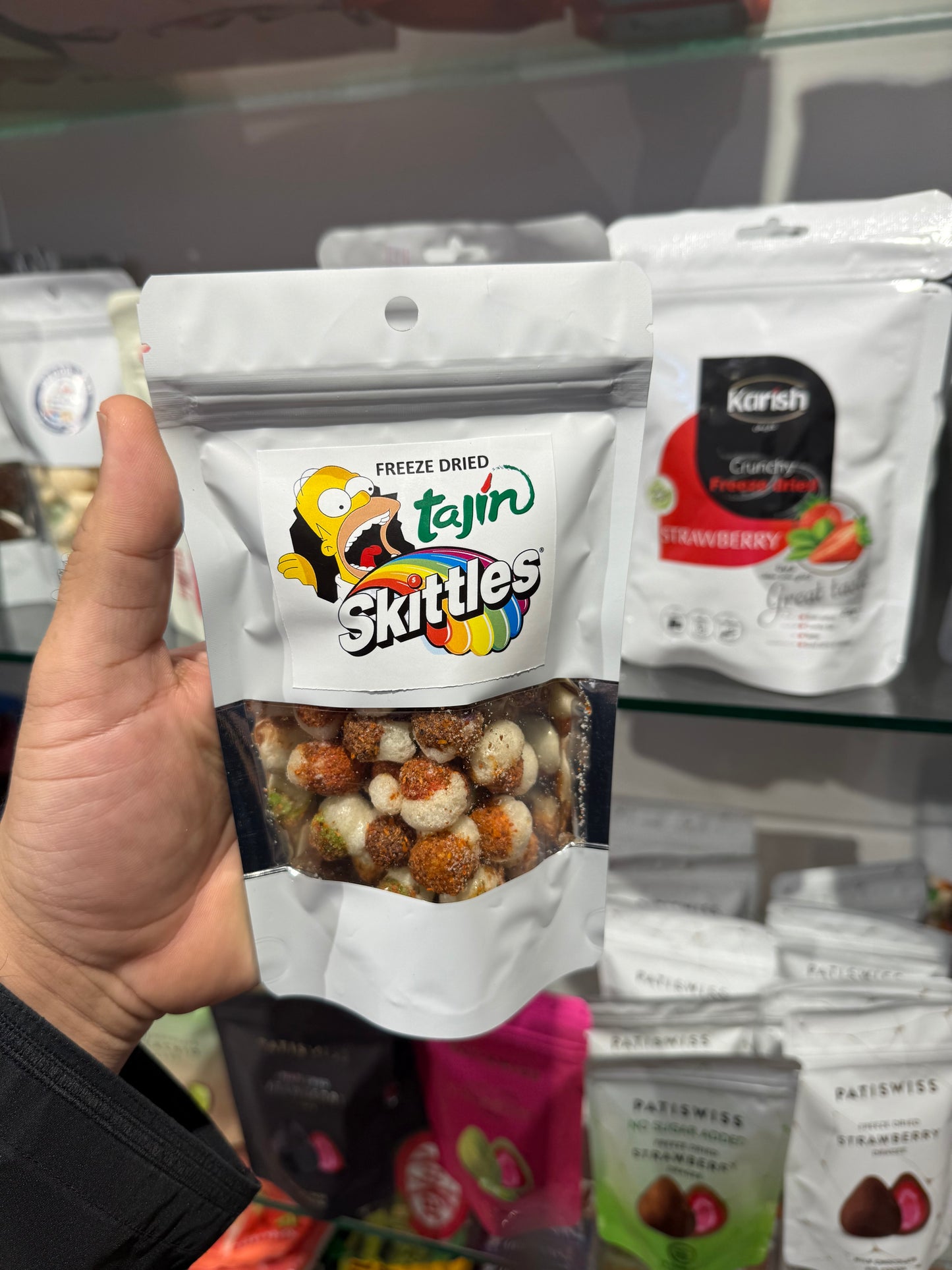 سكيتلز مقرمشة مجففة بالتجميد مع تاجين - آيس