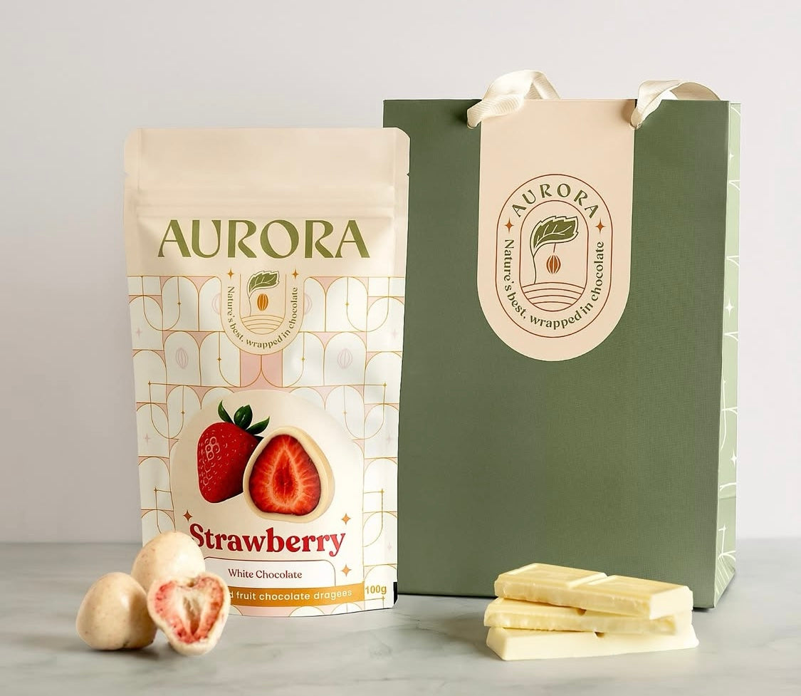 Aurora white chocolate freeze dried strawberry dragee حلوى الفراولة المجففة بالتجميد من شوكولاتة أورورا البيضاء